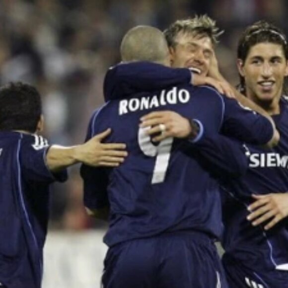 Ronaldo #9 Real Madrid 2005/2006 Away ORIGINAL Adidas VTG Soccer Jersey (L) - Picture 9 of 9